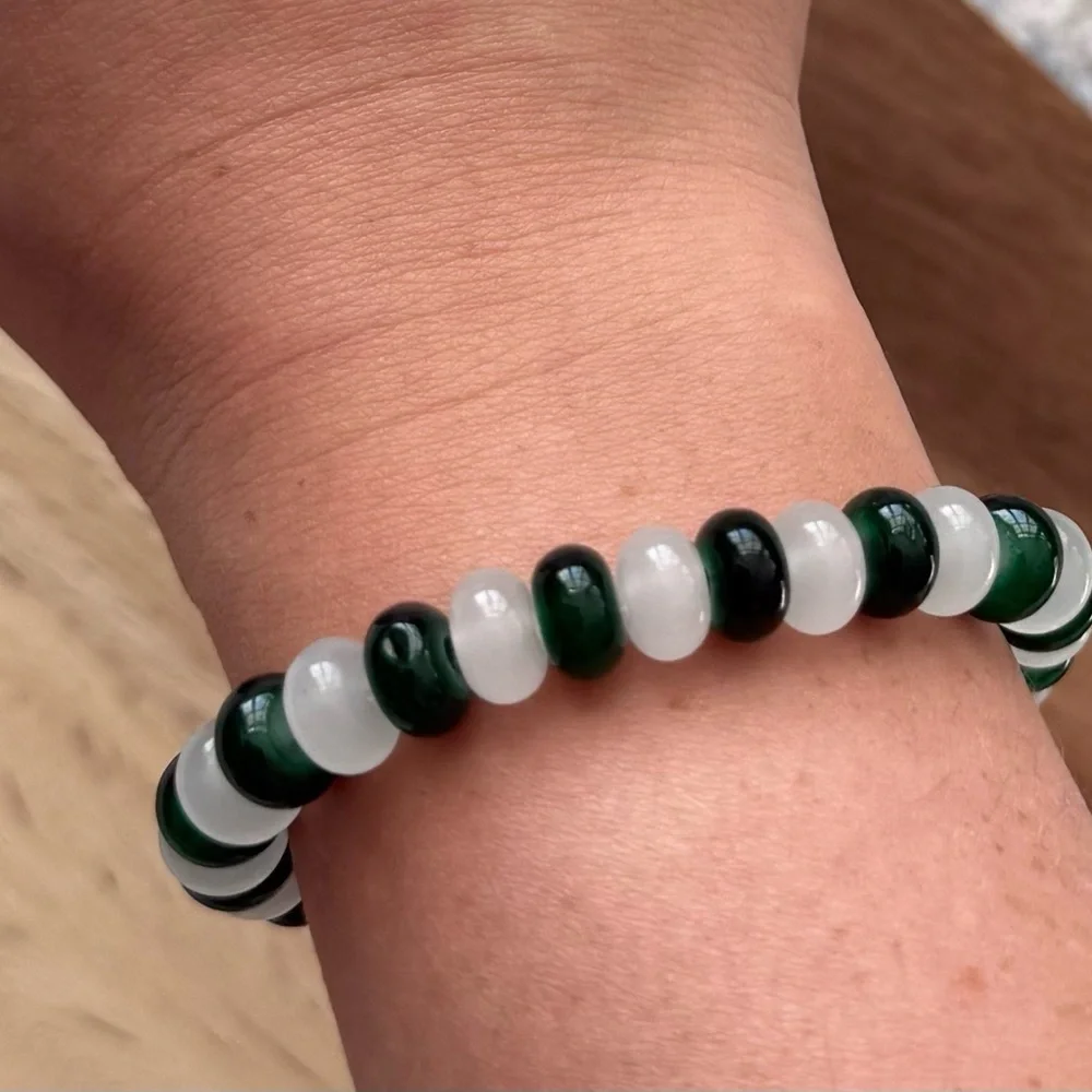 Elegant Green and White Glass Beaded Bracelet - Picture 4 of 6